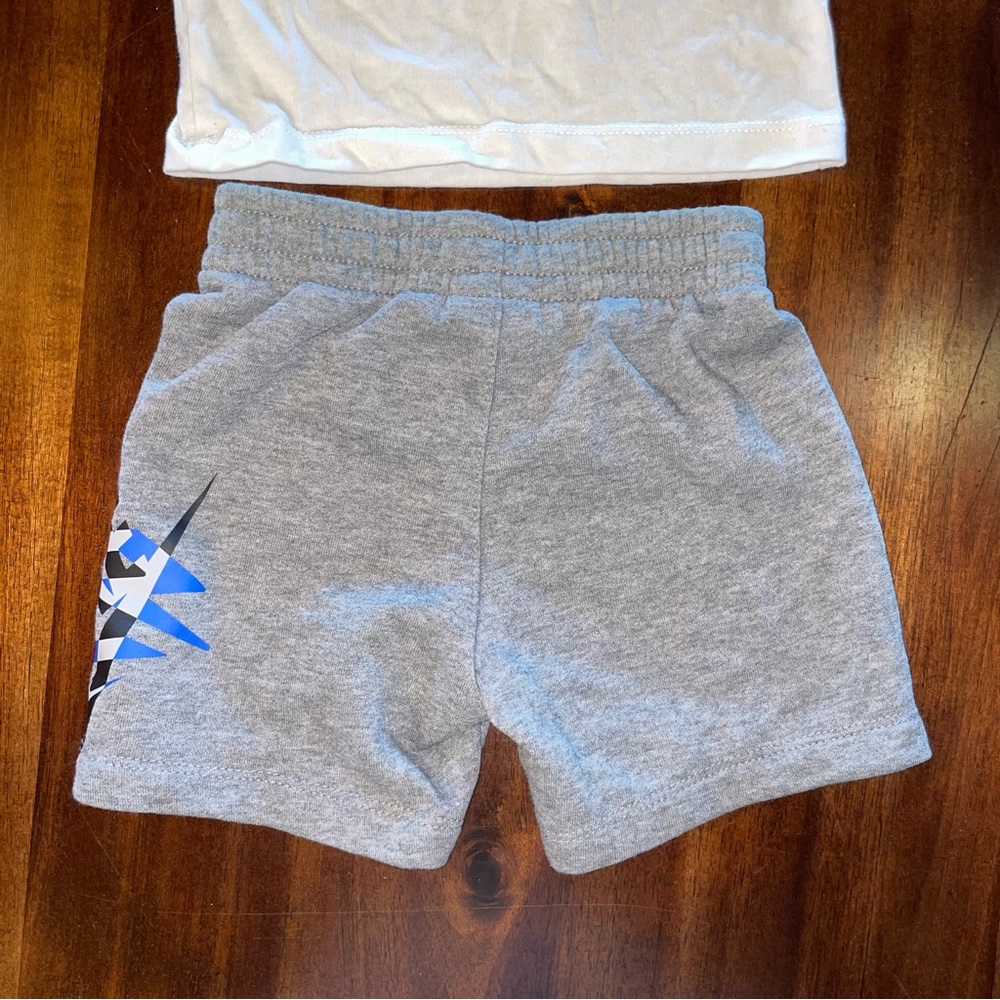 Nike White Tee and Gray Shorts Set! Boys 18M Kids - Picture 6 of 8